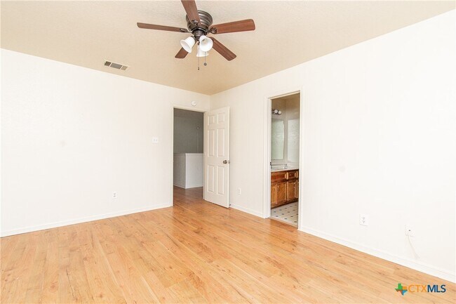 Building Photo - 405 Deloris Dr