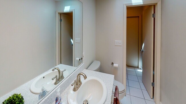 Building Photo - LOOK!  Park Avenue- 4 Bedroom/3 Bath - BEAUTIFUL!