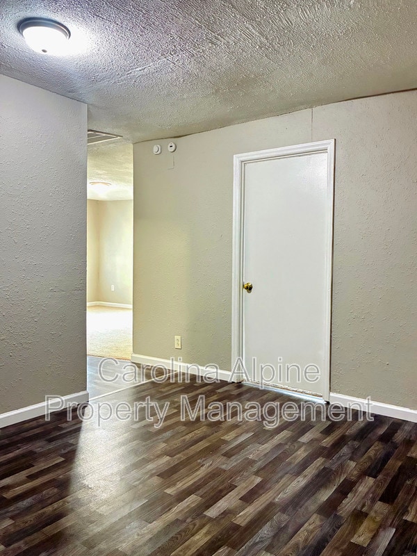 Building Photo - 1508 W Walnut Ave