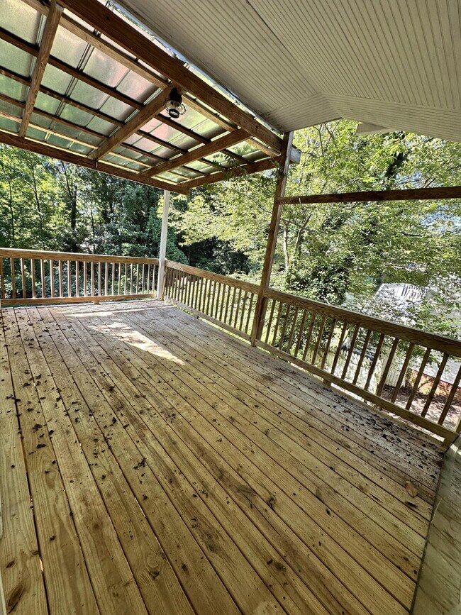 Building Photo - Charming 3 bed/1 bath in the city!