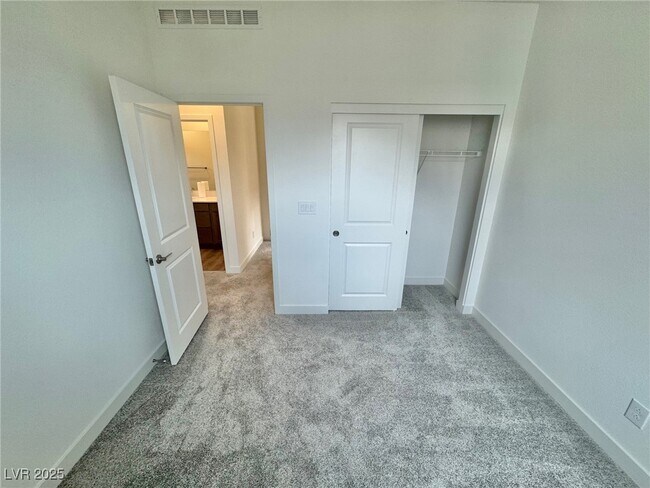 Building Photo - 1548 Little Penguin St