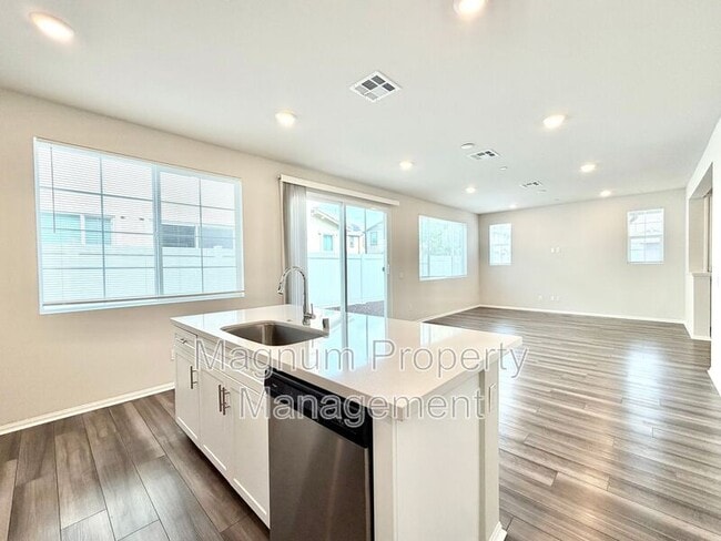 Building Photo - 40617 Birchfield Dr