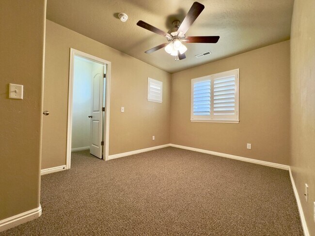 Building Photo - 634 E 60 S