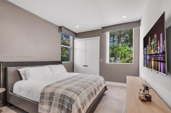 Building Photo - 285 W Mashta Dr