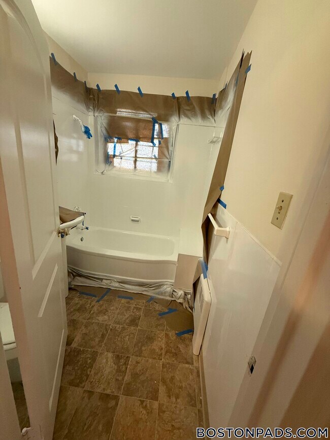 Building Photo - 550 Belmont St