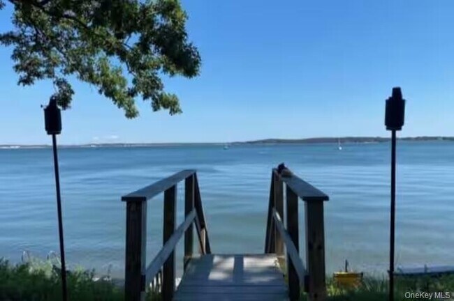 Building Photo - 2662 Paradise Shores Rd