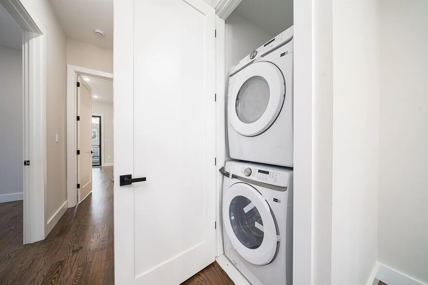 Washer & Dryer - 99 Hague St