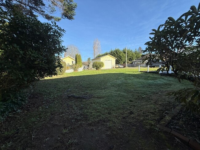 Building Photo - 490 5th Ave