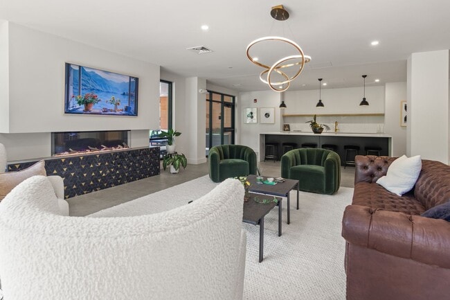 Building Photo - Courtyard Calm Meets City Convenience – 1B...