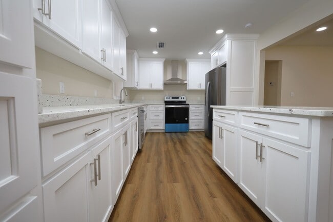 Building Photo - 2303 Jerry Jones Dr