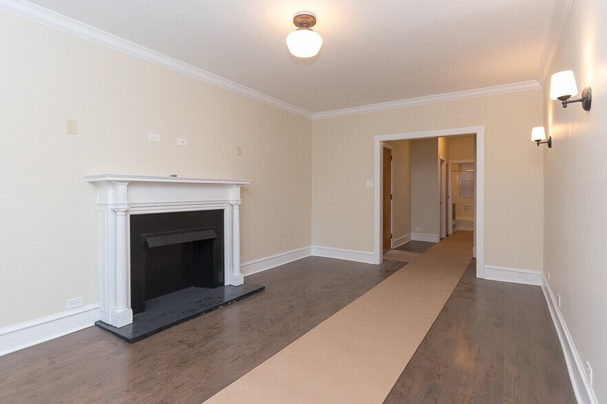 Building Photo - 1360 E 52nd St