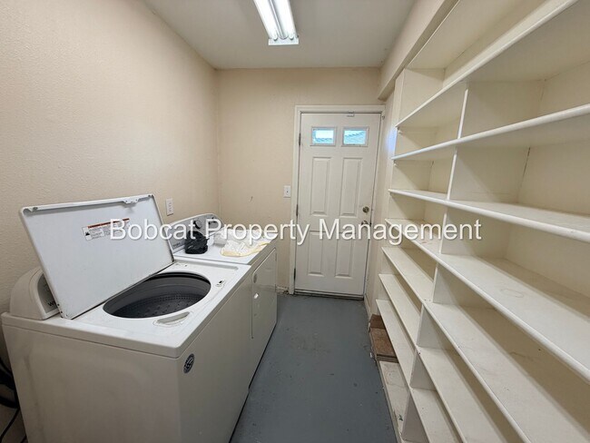 Building Photo - 700 Adaline St