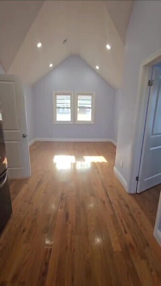 Building Photo - 16 Momm Ct