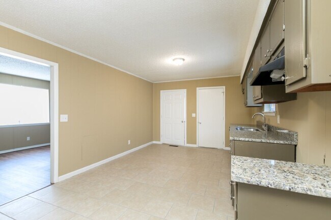 Building Photo - Move-In Ready 4-Bedroom Gem – Comfort & Convenience Combined