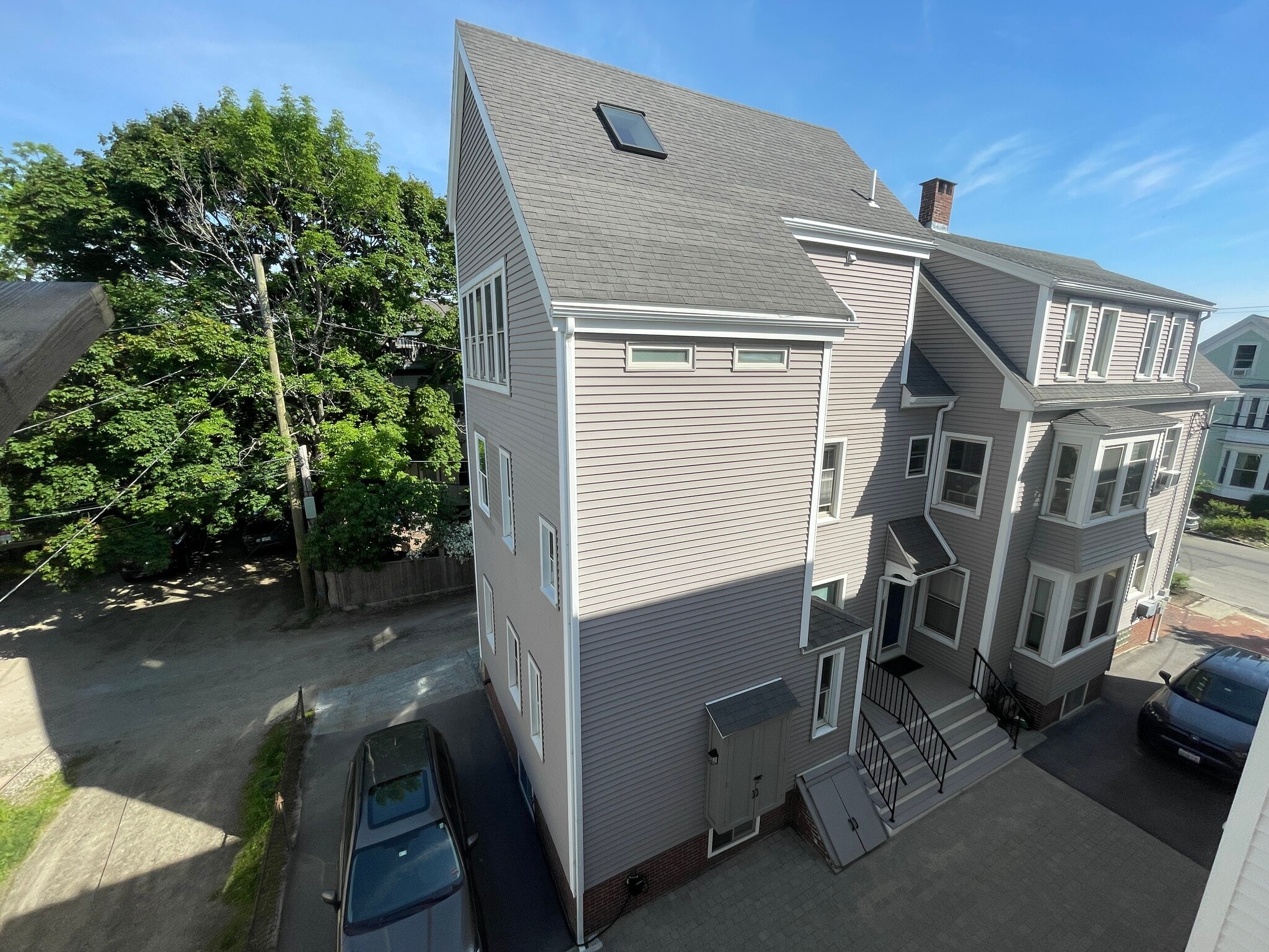 Late spring morning at 28 North, - 28 North St