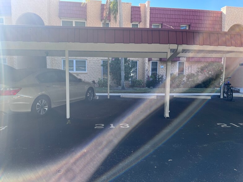 Building Photo - 213 Buttonwood Cir