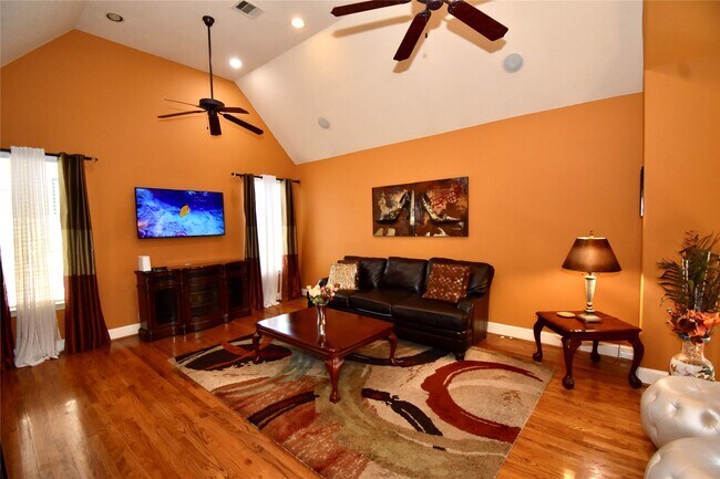 Building Photo - 326 Gregg St