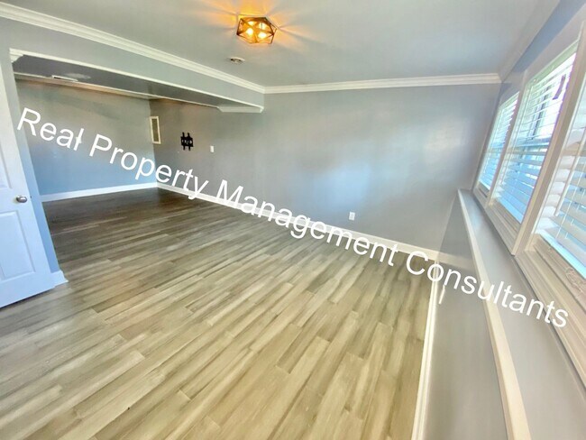 Building Photo - 3 Bedroom in Lees Summit School District