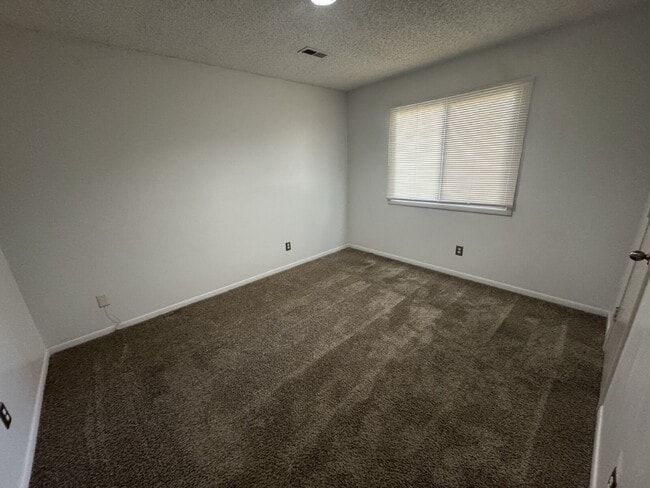 Building Photo - 1 bedroom apartment with in-unit laundry, 2nd floor unit, close to the river and walking path.