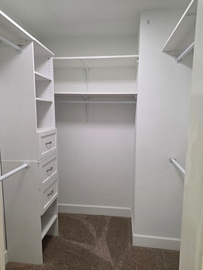 Building Photo - Private 4 bed 3 bath home located in Marietta on 4.5 acres