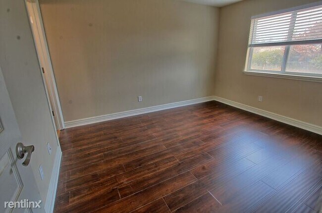 Building Photo - 2601 Cortez Dr