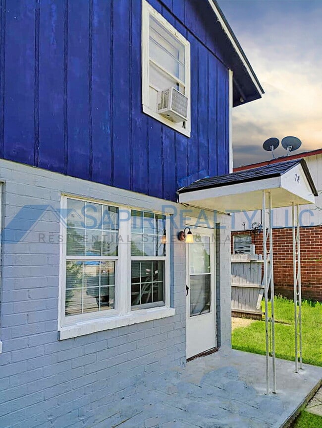 Building Photo - 774 Lilly Ave
