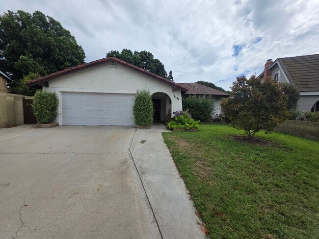 Building Photo - SPACIOUS 4BD/2BA WITH GARAGE, LAUNDRY AND ...
