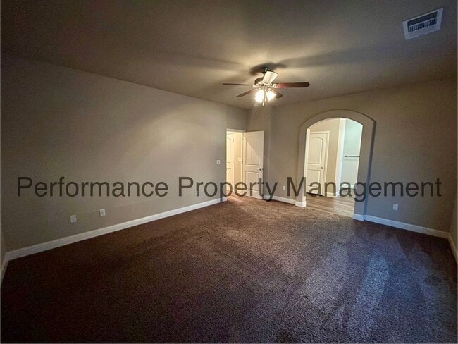 Building Photo - Stunning 4 Bed/2 Bath in Wasco w/ RBP & Se...