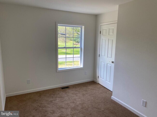 Building Photo - 301 Bondsville Rd