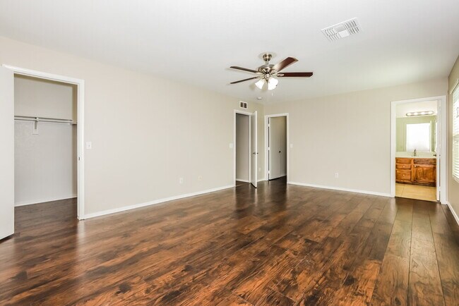 Building Photo - 6061 S Wilson Dr
