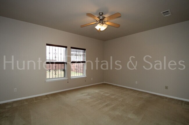 Building Photo - Bridgewood Beauty