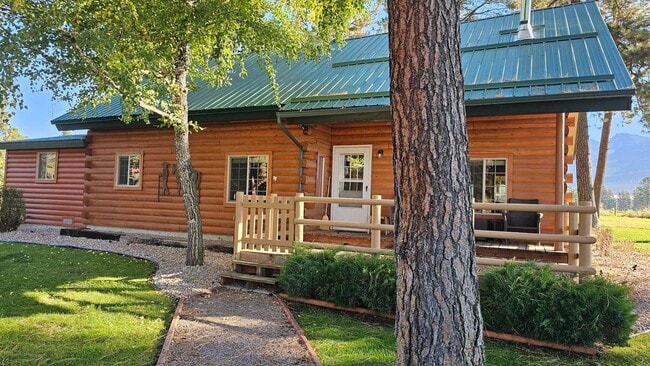 Building Photo - Beautiful cabin with privacy fully furnished