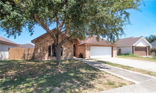Building Photo - 808 W Chickadee Ave