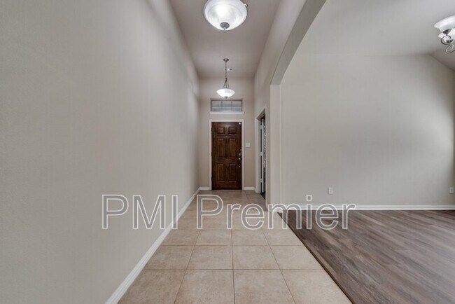 Building Photo - 2900 N Umberland Dr