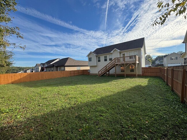 Building Photo - Gorgeous 5 Bedroom Home