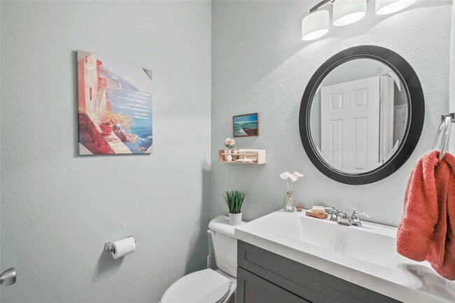 Building Photo - 913 Freesia Dr