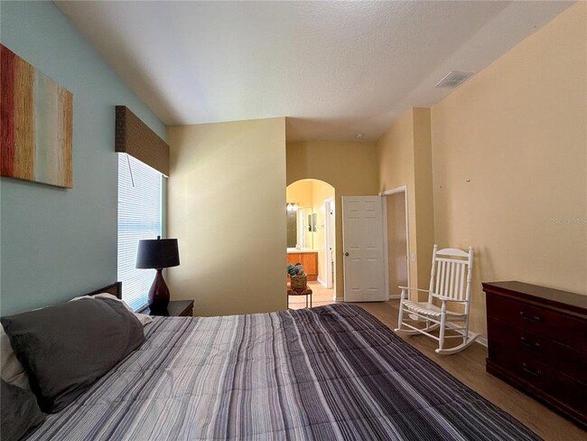 Building Photo - 8127 Fan Palm Way