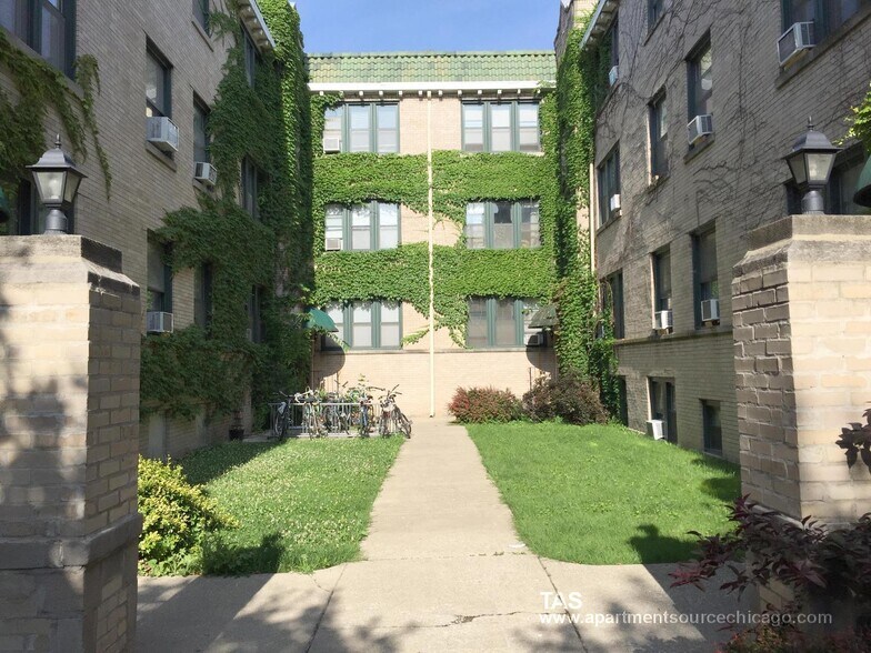 Building Photo - 4847 N Wolcott Ave