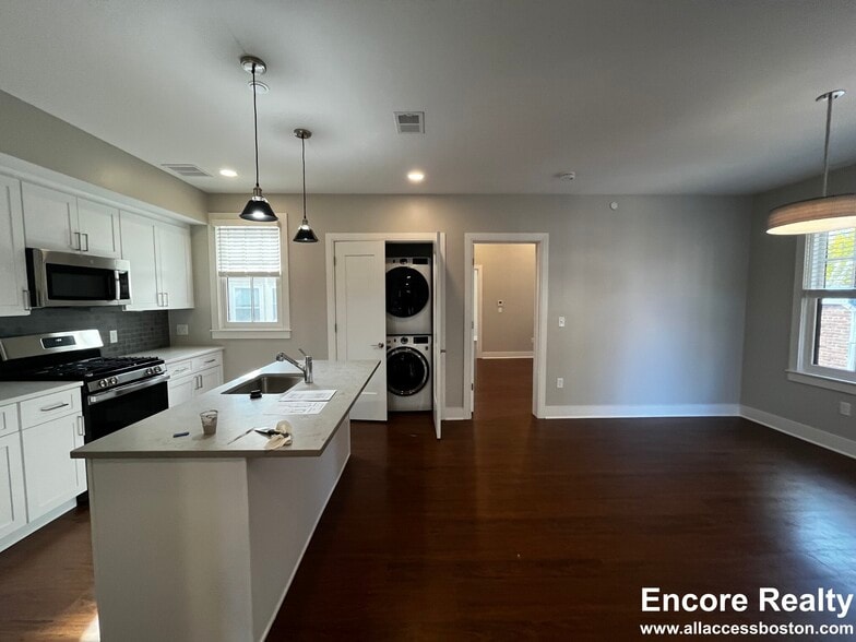 Building Photo - 39 Harvard Way