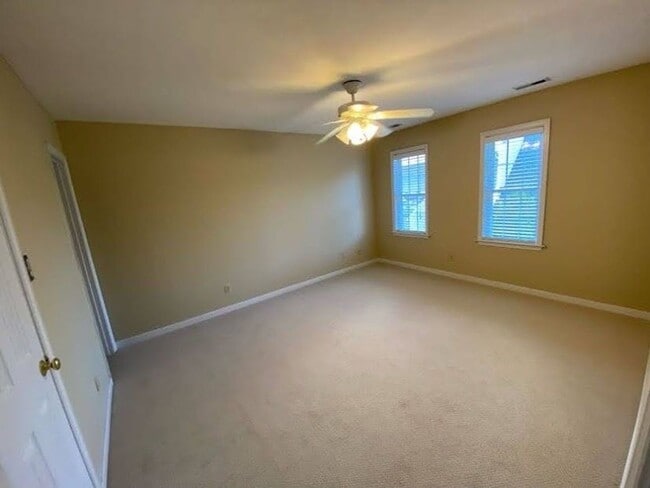 Building Photo - Luxurious 3 Bed, 2.5 Bath Transitional wit...