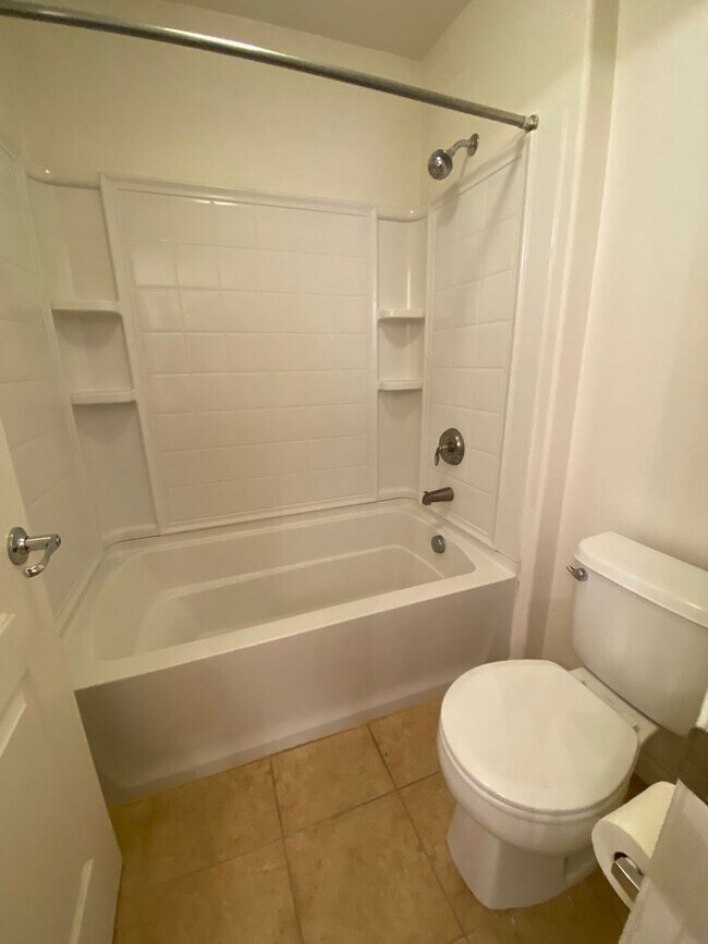 Building Photo - San Ramon Gale Ranch Townhouse 3BD/2.5BA with 4th Room for Office Loft! Community Pool Included!