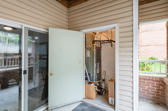 Building Photo - 400 Symphony Cir