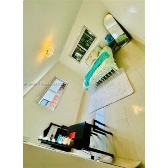 Building Photo - 9240 Byron Ave