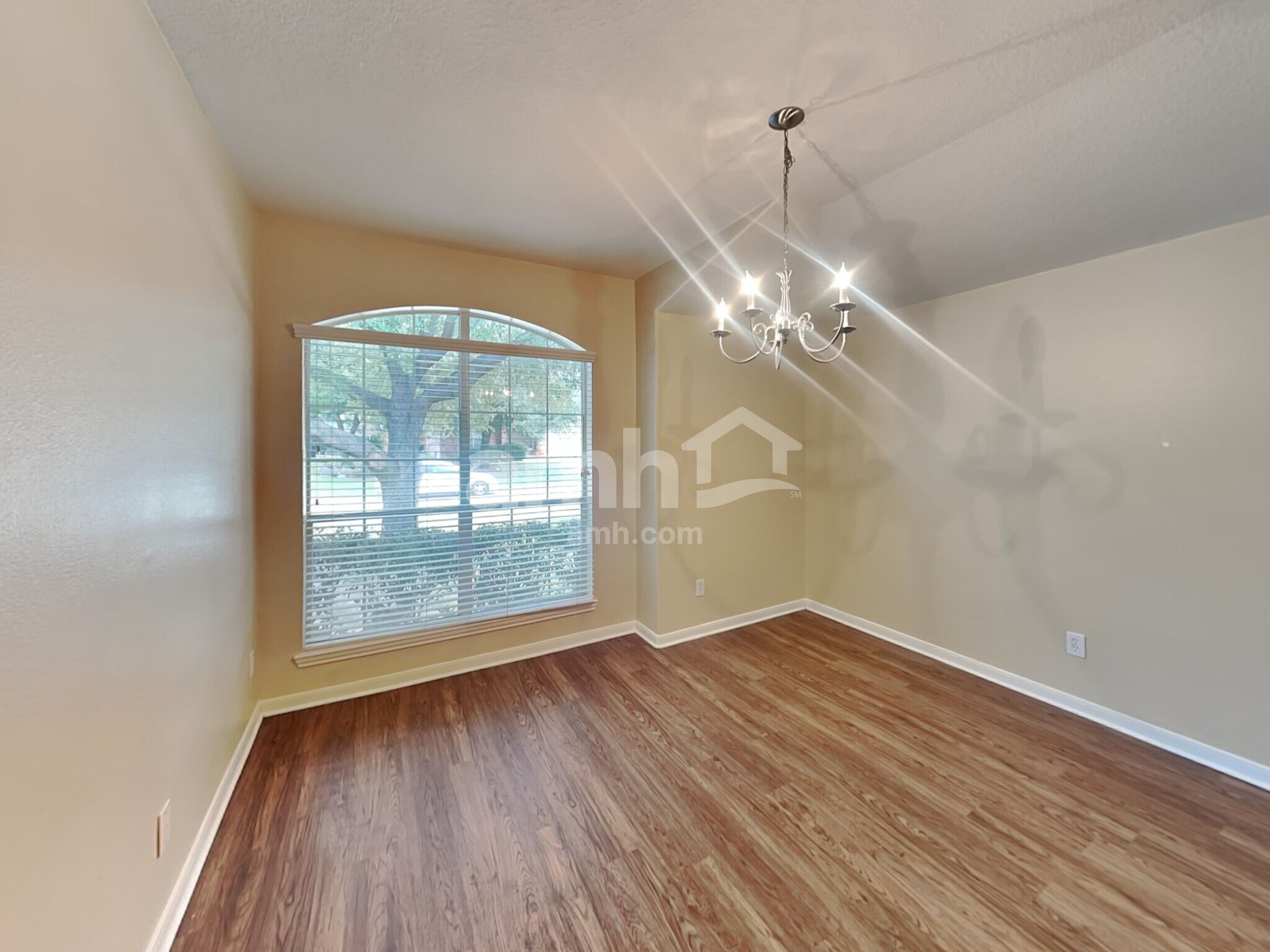 Building Photo - 23511 Hidden Maple Dr