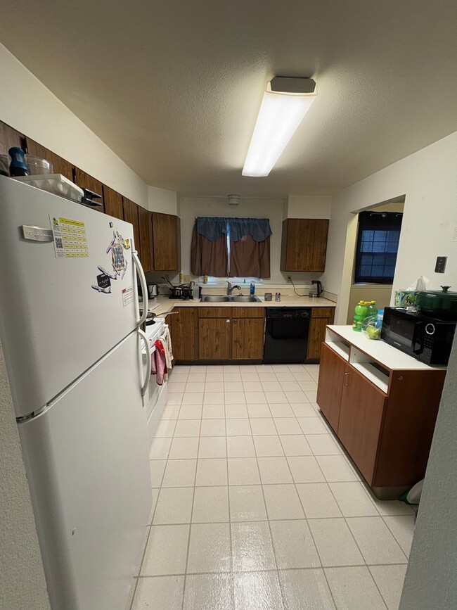 Building Photo - 2 Bed 2 bath off Durston Rd