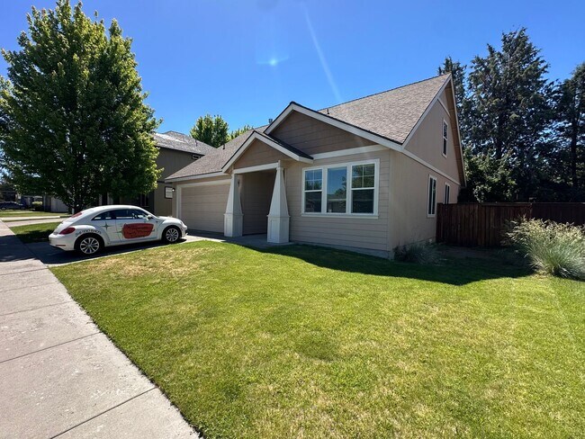 Building Photo - Beautiful home in SE Bend near Jewell Elementary!