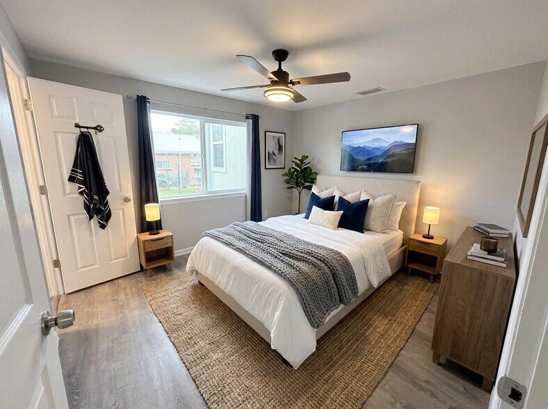 Building Photo - 4606 River Hills Dr