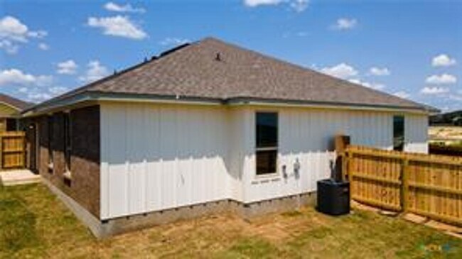 Building Photo - 117 Leon Ln
