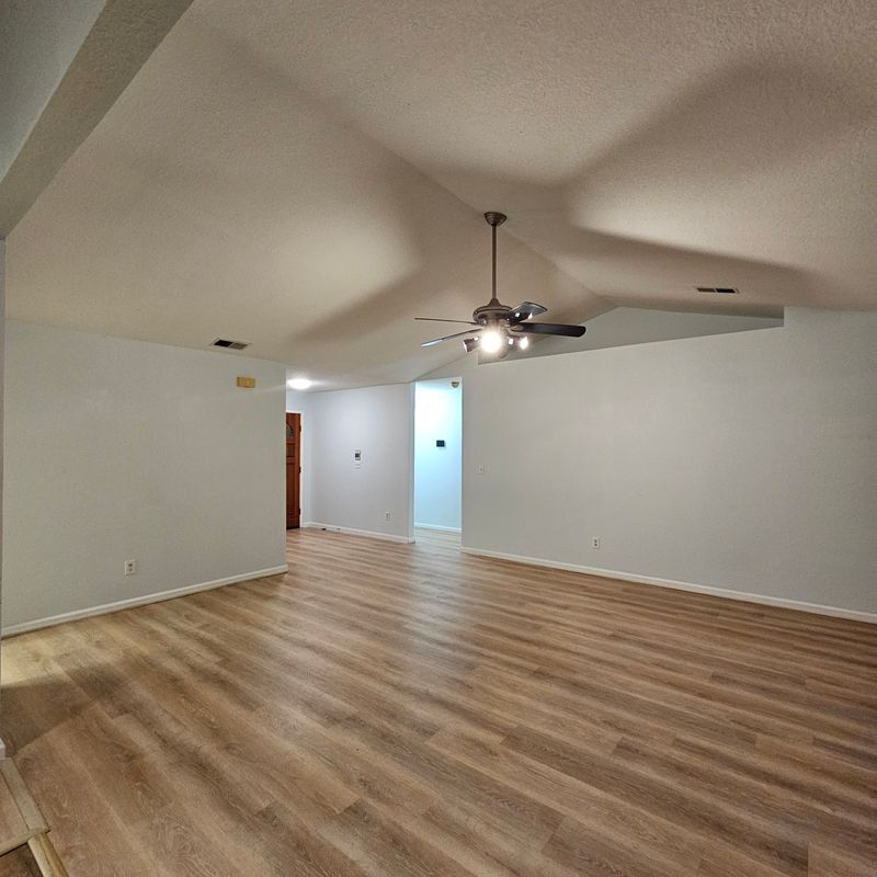 Building Photo - 2525 Travao Ln