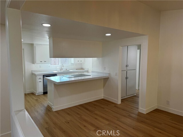 Building Photo - 951 Magellan St